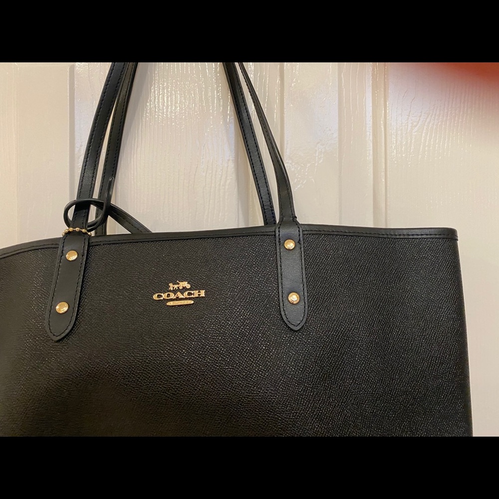 COACH REVERSIBLE PACMAN GAME TOTE with WRISTLET - Picture 3 of 7